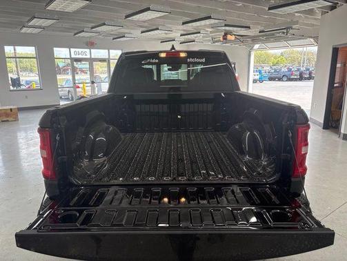 Diamond Black Crystal Pearlcoat 2026 RAM 1500 Laramie