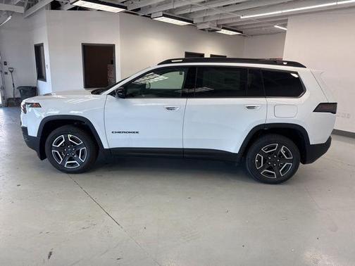 Bright White Clearcoat 2026 Jeep Cherokee Laredo 4x4