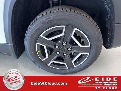 2026 Jeep Cherokee Laredo 4x4