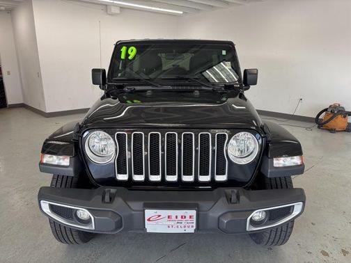 Black Clearcoat 2019 Jeep Wrangler Unlimited Sahara