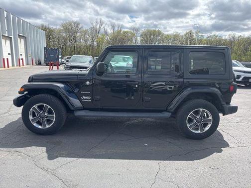 Black Clearcoat 2019 Jeep Wrangler Unlimited Sahara