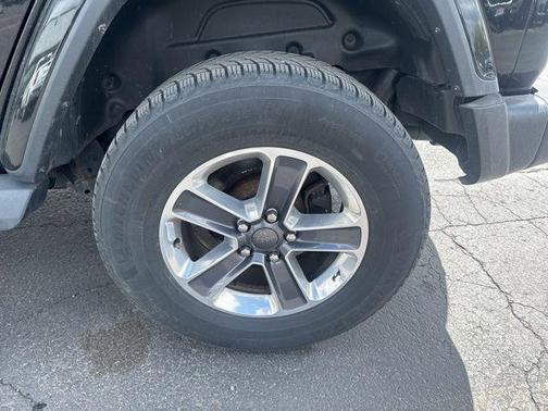 Black Clearcoat 2019 Jeep Wrangler Unlimited Sahara