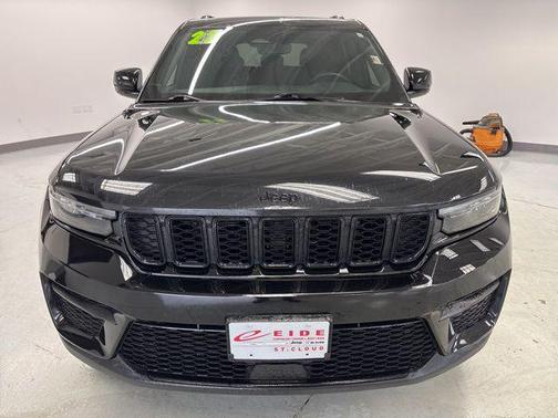 2022 Jeep Grand Cherokee Altitude
