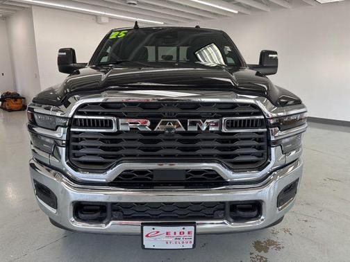 2025 RAM 2500 Tradesman Crew Cab 4x4 6'4' Box