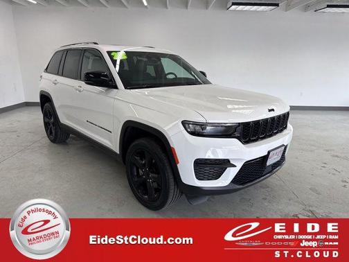 Bright White Clearcoat 2023 Jeep Grand Cherokee Altitude