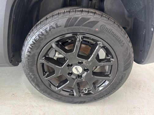 Black Clearcoat 2023 Jeep Renegade Latitude