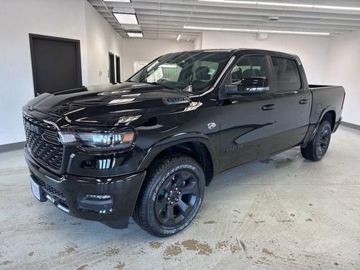 Diamond Black Crystal Pearlcoat 2026 RAM 1500 Big Horn/Lone Star
