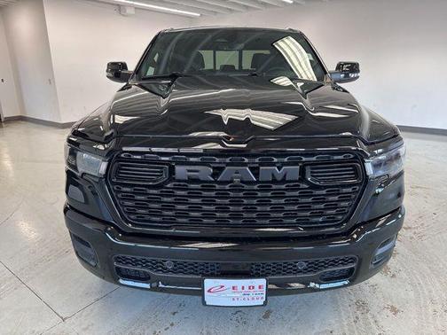 Diamond Black Crystal Pearlcoat 2026 RAM 1500 Big Horn/Lone Star