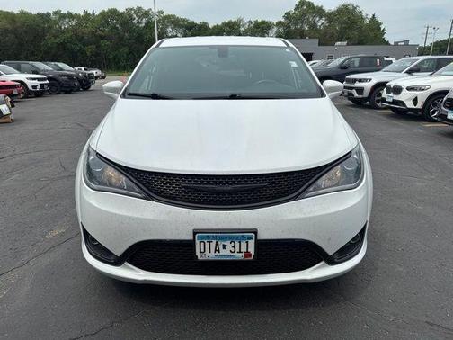 Bright White Clearcoat 2019 Chrysler Pacifica Touring Plus