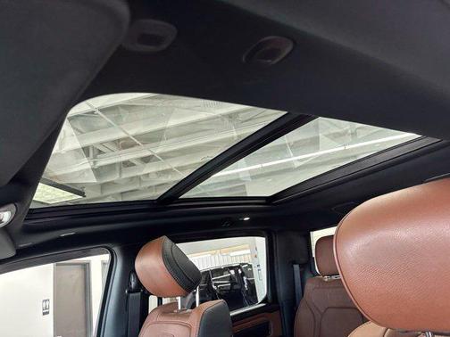 Diamond Black Crystal Pearlcoat 2023 RAM 1500 Longhorn