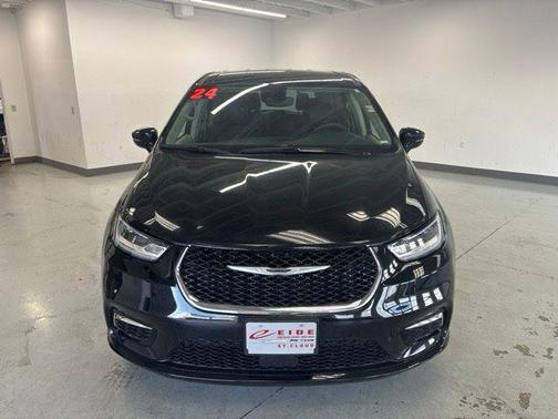 Diamond Black Crystal Pearlcoat 2024 Chrysler Pacifica Hybrid Select