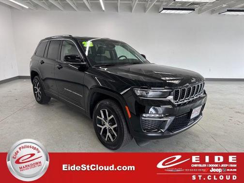 Diamond Black Crystal Pearlcoat 2023 Jeep Grand Cherokee Limited