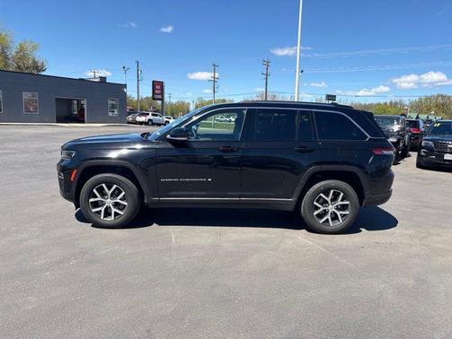 Diamond Black Crystal Pearlcoat 2023 Jeep Grand Cherokee Limited