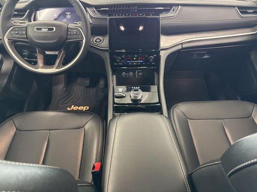 Diamond Black Crystal Pearlcoat 2023 Jeep Grand Cherokee Limited