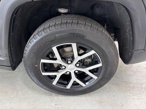 Diamond Black Crystal Pearlcoat 2023 Jeep Grand Cherokee Limited