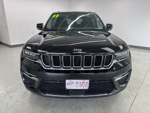 Diamond Black Crystal Pearlcoat 2023 Jeep Grand Cherokee Limited
