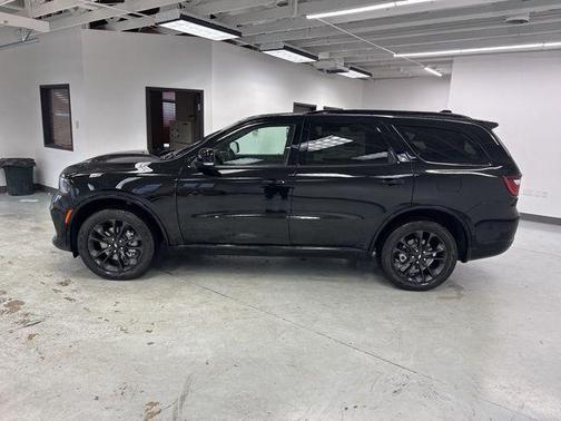 DB Black Crystal Clearcoat 2026 Dodge Durango GT Plus