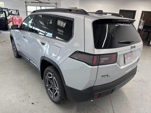 Silver Zynith Clearcoat 2026 Jeep Cherokee Laredo 4x4