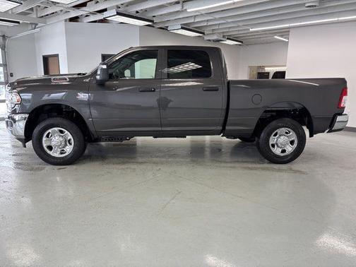 2024 RAM 2500 Tradesman Crew Cab 4x4 6'4' Box