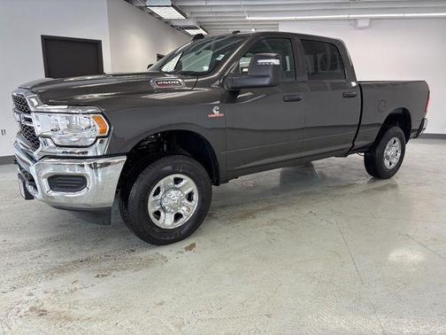 2024 RAM 2500 Tradesman Crew Cab 4x4 6'4' Box