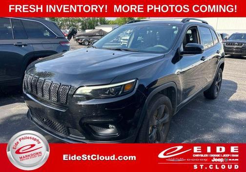 Diamond Black Crystal Pearlcoat 2023 Jeep Cherokee Altitude