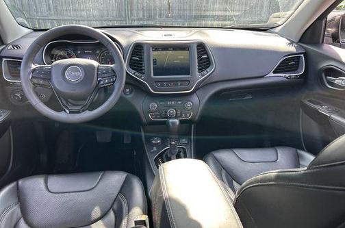 Diamond Black Crystal Pearlcoat 2023 Jeep Cherokee Altitude
