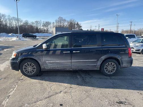 2014 Chrysler Town & Country Touring-L