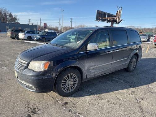 2014 Chrysler Town & Country Touring-L
