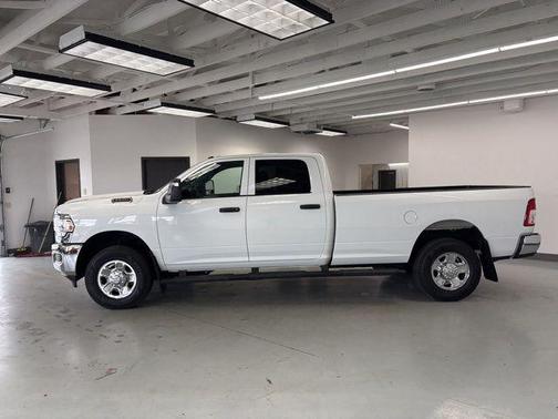 2024 RAM 2500 Tradesman Crew Cab 4x4 8' Box
