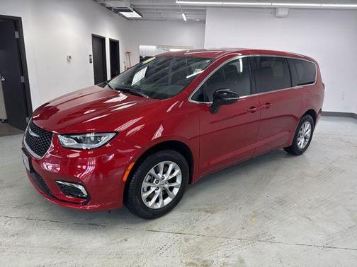 2025 Chrysler Pacifica L