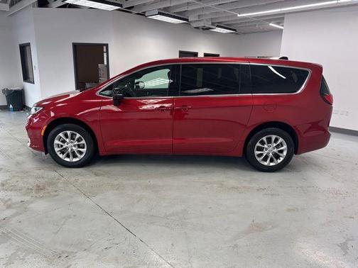 2025 Chrysler Pacifica L