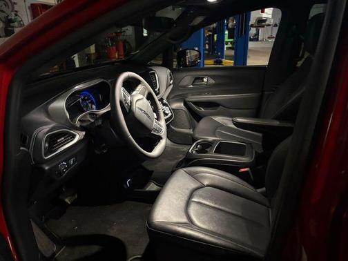 2025 Chrysler Pacifica L