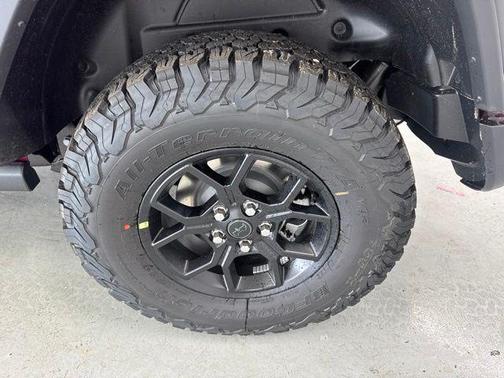 Tuscadero Pearlcoat 2026 Jeep Wrangler Willys