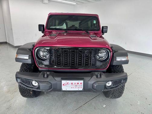 Tuscadero Pearlcoat 2026 Jeep Wrangler Willys