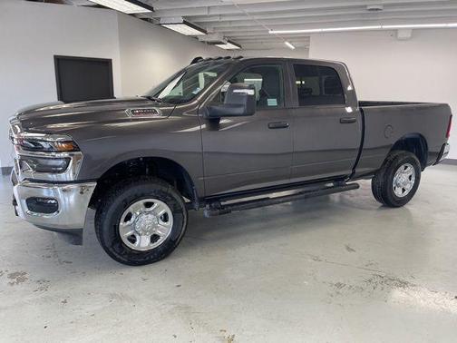 2025 RAM 3500 Tradesman Crew Cab 4x4 6'4' Box