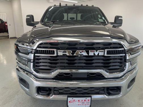 2025 RAM 3500 Tradesman Crew Cab 4x4 6'4' Box