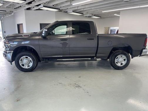 2025 RAM 3500 Tradesman Crew Cab 4x4 6'4' Box