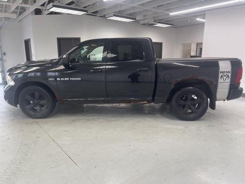 Brilliant Black Crystal Pearlcoat 2011 Dodge Ram 1500 Sport
