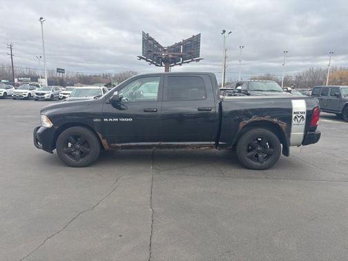 Brilliant Black Crystal Pearlcoat 2011 Dodge Ram 1500 Sport