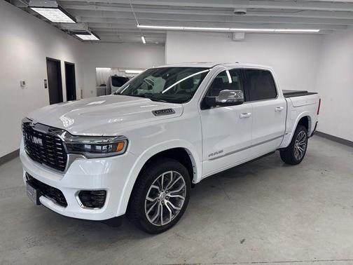 Ivory White Tri-Coat Pearlcoat 2026 RAM 1500 ST