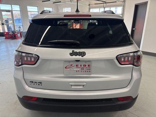 Silver Zynith Metallic Clearcoat 2026 Jeep Compass Latitude