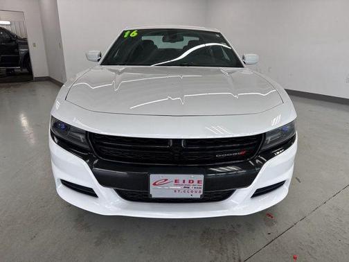 Bright White Clearcoat 2016 Dodge Charger SXT