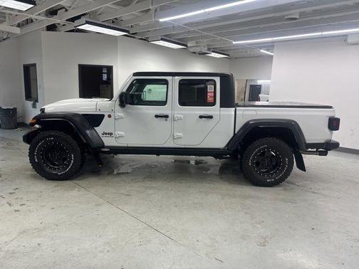 Bright White Clearcoat 2021 Jeep Gladiator Mojave 4x4