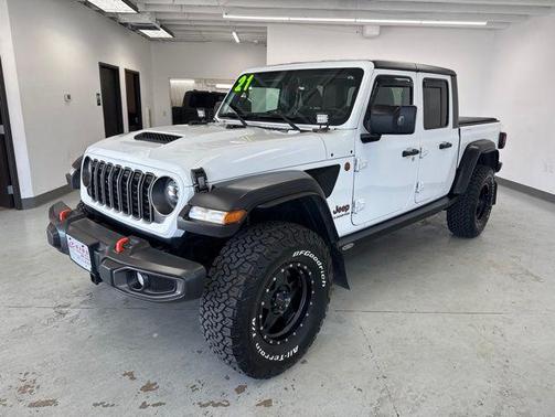 Bright White Clearcoat 2021 Jeep Gladiator Mojave 4x4