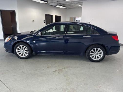 True Blue Pearlcoat 2013 Chrysler 200 Limited