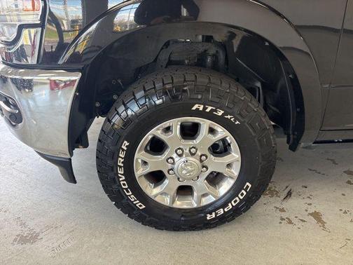 Diamond Black Crystal Pearlcoat 2022 RAM 3500 Laramie Crew Cab 4x4 6'4' Box