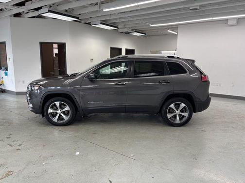 Granite Crystal Metallic Clearcoat 2019 Jeep Cherokee Limited