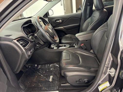 Granite Crystal Metallic Clearcoat 2019 Jeep Cherokee Limited