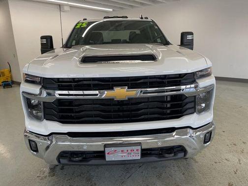 2025 Chevrolet Silverado 3500 LT