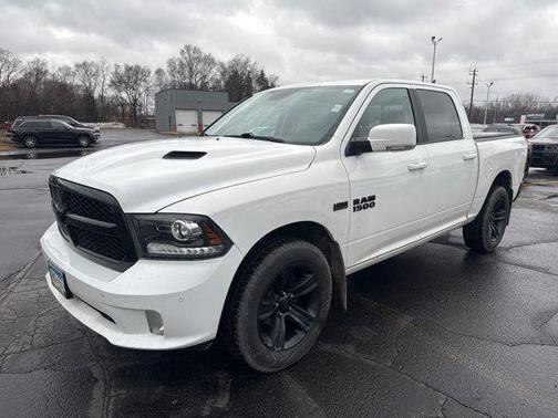 2017 RAM 1500 Night Crew Cab 4x4 5'7' Box